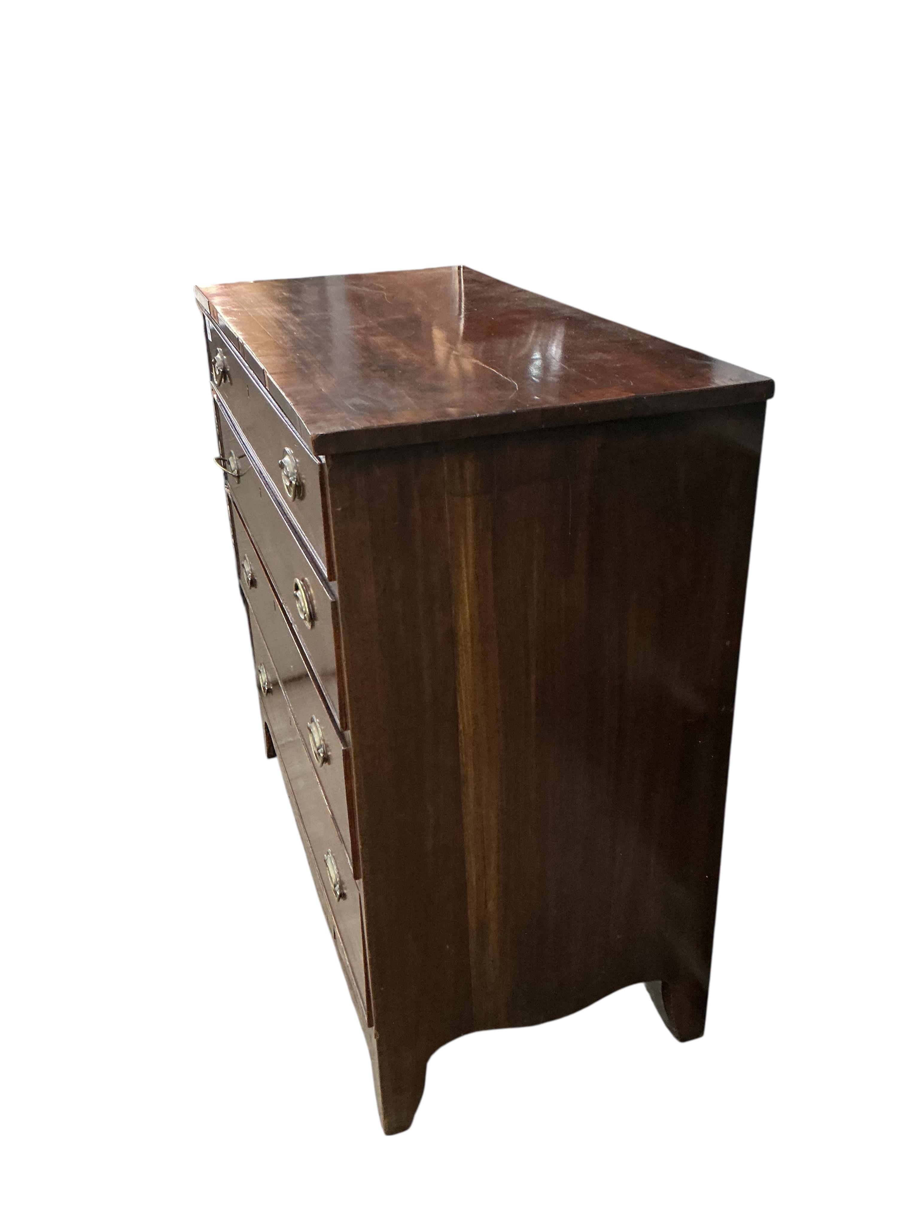 A George III mahogany chest of drawers, width 91cm, depth 46cm, height 89cm